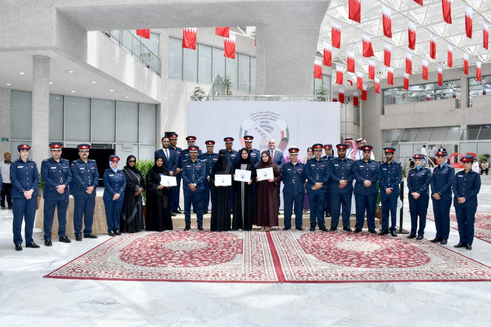 الإدارة العامة للمرور تنظم فعالية توعوية بجامعة البحرين<